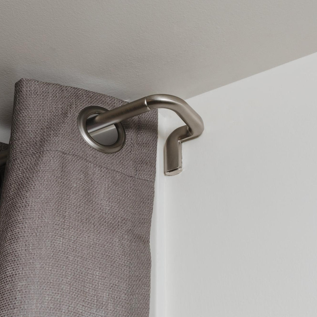Tringle à Rideaux Acoustique Umbra Twilight – Extensible 66 à 144 cm – Ø 19 mm – Nickel Mat