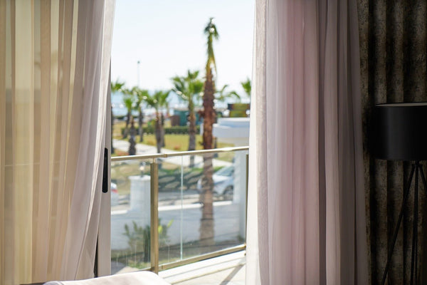 Boost your home's insulation: guide to installing a thermal curtain on your front door - NOKOMIS